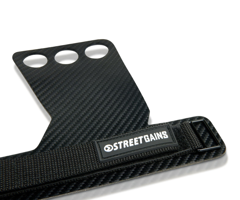 StreetGains® Carbon Fiber Palm Grips Größe M – Handprotektoren für Calisthenics, Crossfit & Fitness – Verstellbare Griffpolster für optimalen Halt und Schutz